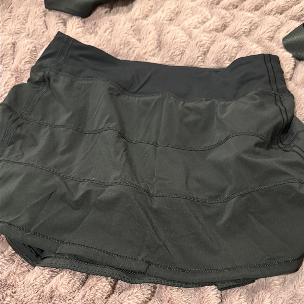 Women's Black lululemon size 6 skirt